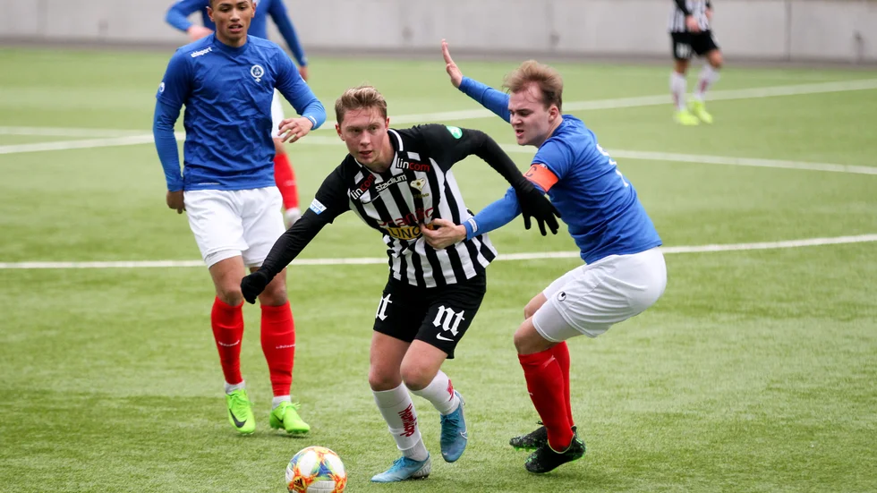 Motalasonen Adam Egnell, 20, har fått en flygande start på sin tid i Sylvia. Tre matcher i Ettan har renderat i tre starter och tre segrar.