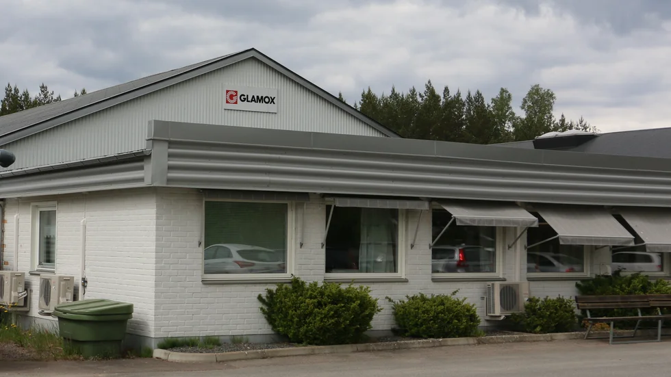 Två vckor efter det chockerande nedläggningsbeskedet noterades rekordhög orderingång. "Klart det känns orättvist att just Målillafabriken ska läggas ner", säger upprörda anställda.   