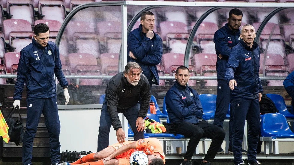 AFC-tränaren Özcan Melkemichel har en del att fundera på inför tisdagens bortamatch mot Dalkurd.