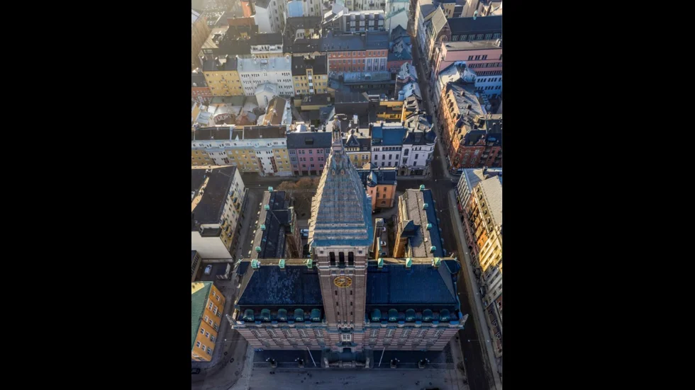 Rådhuset. En bild från fotografen Fredrik Schlyters bokprojekt "Norrköping från ovan".