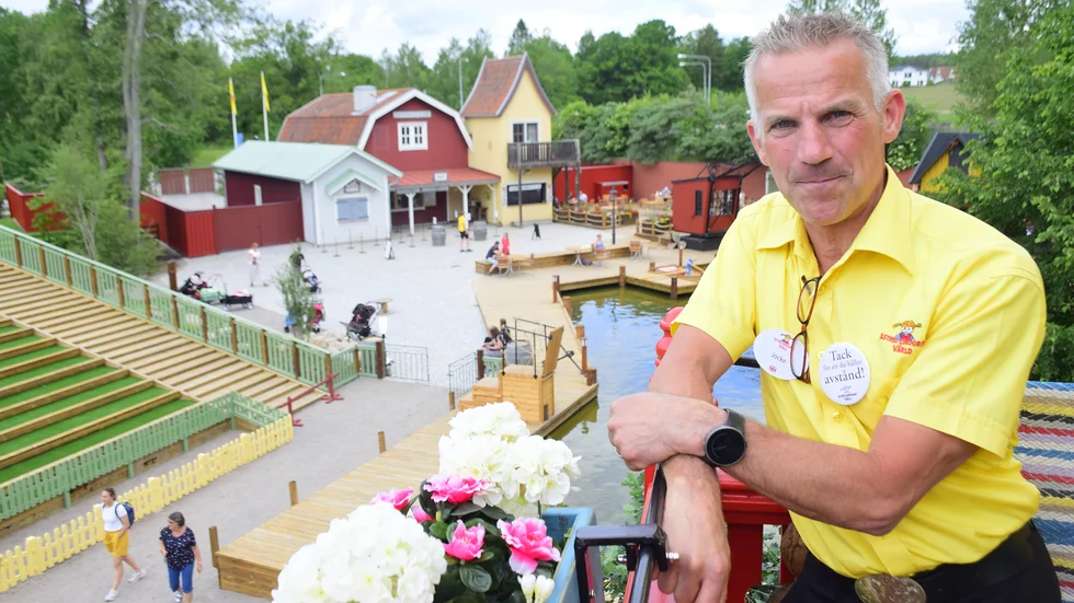 Jocke Johansson, vd för Astrid Lindgrens Värld, tycker att det är principiellt viktigt att få Polismyndighetens beslut prövat - för framtiden. "Vi hoppas kunna säkerställa att vi kan spela flera scener samtidigt i parken".