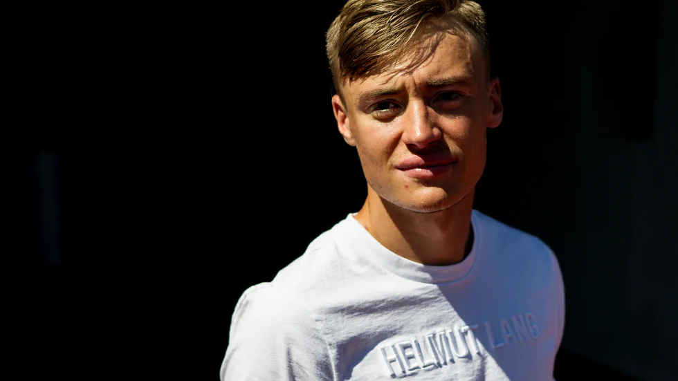 Pontus Eriksson tog sig igenom den svåra skadeperioden och är nu både frisk och i form. Nu siktar han på seger för sitt svartvita Motala AIF i derbyt mot Linköping city.