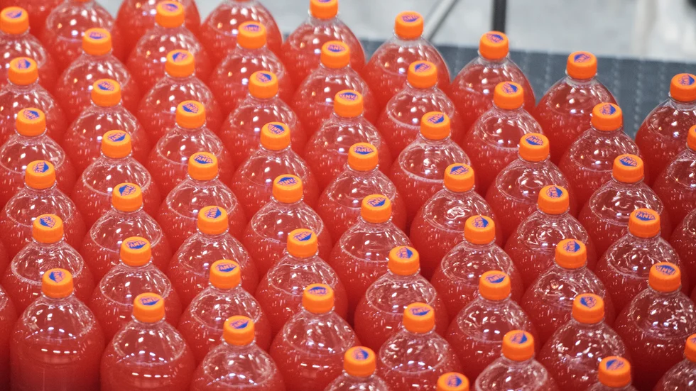 Flaskor med läsk i Coca-Colas fabrik i Jordbro. Arkivbild.