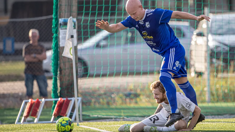 Storfors AIK:s lagkapten haltade av under den andra halvleken mot Notviken. Nu finns risken att han kan bli borta en längre tid vilket vore ett stort avbräck för Storfors.