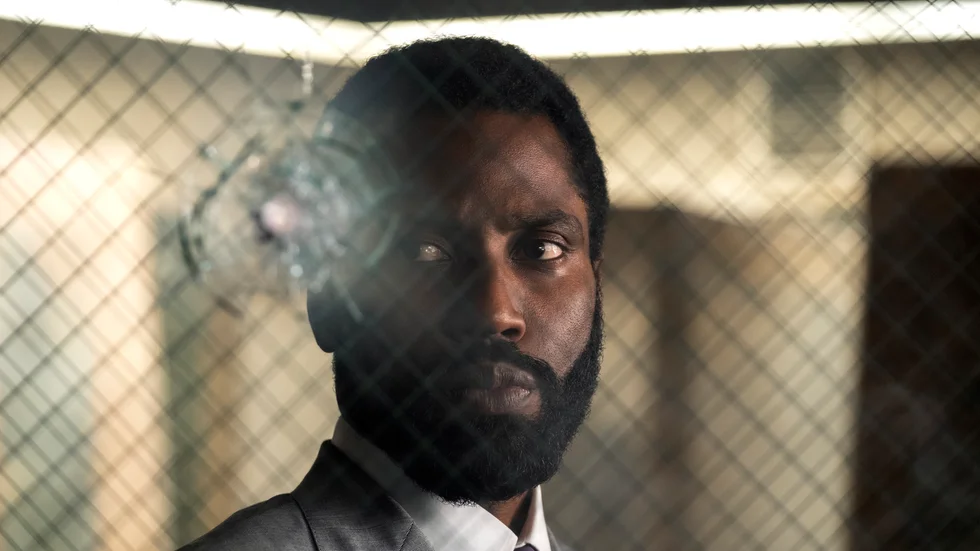 John David Washington i en scen ur "Tenet." Pressbild.