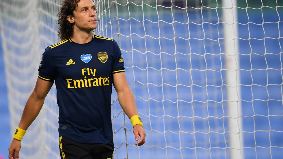 Arsenals David Luiz lämnar planen efter sitt röda kort mot Manchester City i förra veckan.