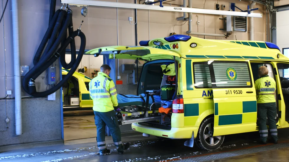 Tre ambulanser blir två i Kiruna kommun under åtta veckor i sommar. 