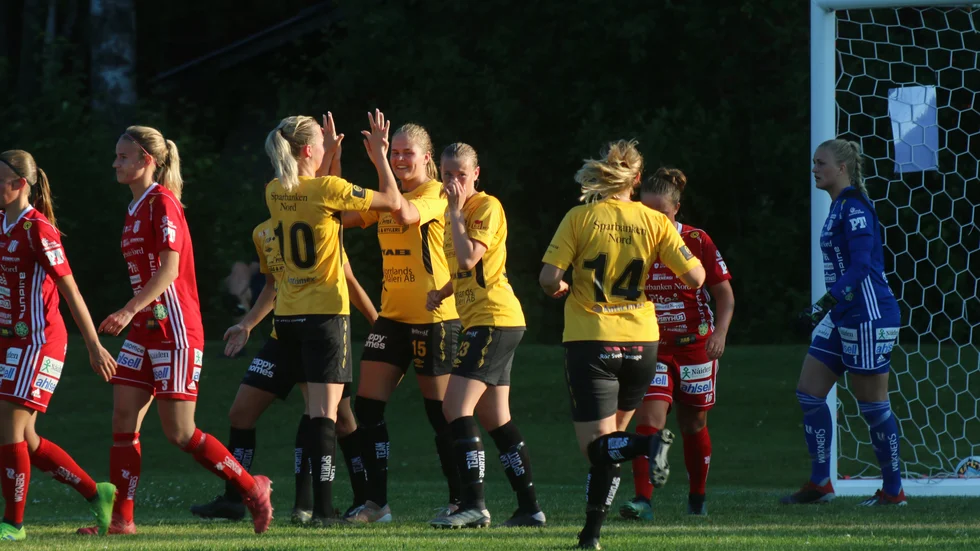 Från och med nästa söndag får DM-matcher i fotboll spelas. Både Lilla Coop och Stora Coop har fått grönt ljus. (Arkivbild)