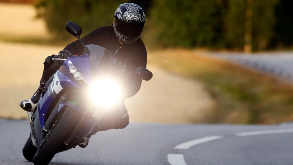 Motorcyklisten på bilden är fotograferad i ett annat sammanhang och har inte med den aktuella händelsen att göra.