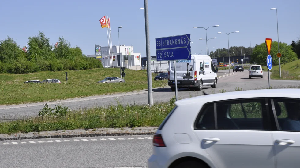 Rondellen där Österleden möter Bärbyleden och ytterligare två rondeller föreslås bli korsningar med trafikljus.