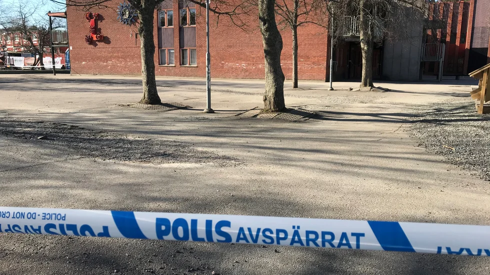 Ett stort område vid skolan i Skiftinge var avspärrat under fredagen.