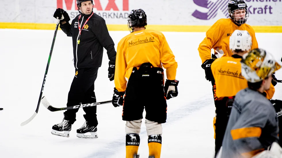 Stefan Hedlund och Skellefteå AIK gör sig redo för att möta Oskarshamn på bortaplan. 