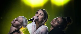 Amanda Aasa gör en vardagsrumsturné