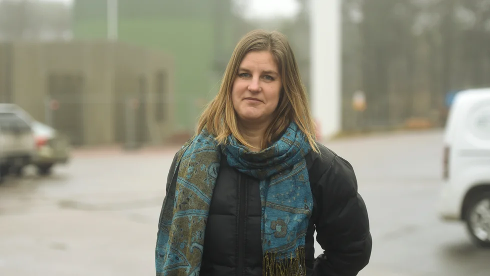 "Man vill gärna avvakta att det inte kommer snö, is och för mycket vatten under arbetes gång. Men det är på gång nu framöver", berättar VA-chef Emma Jonsson. Till sommaren ska en ny reningsanläggning vara på plats i Pelarne. 