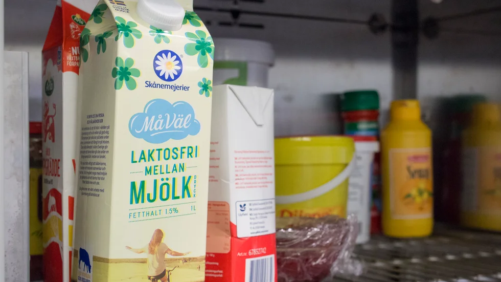 Matsvinnet från drycker som hälls ut i avloppet har minskat men måste minska mera, enligt Naturvårdsverket.