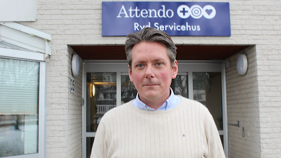 Det här är inget nytt och inget tvång. Vi påminner våra anställda att den här möjligheten till extrapengar finns, säger Henrik Edin, ansvarig chef för Attendos hemtjänst i Linköpng.