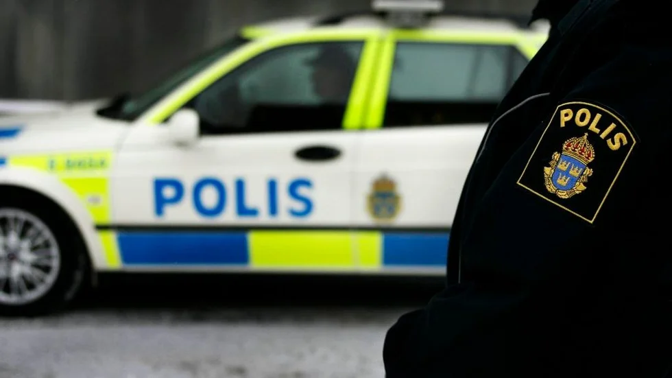 Mannen som misstänks för ringa narkotikabrott är anställd på det företag där arbetsplatsolyckan skedde under fredagen.