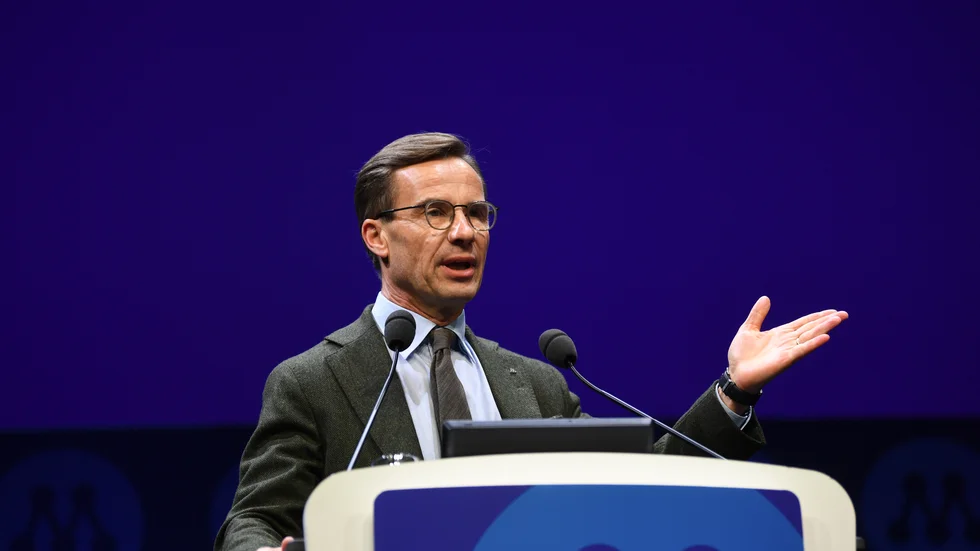 Moderaternas partiledare Ulf Kristersson siktar framåt.