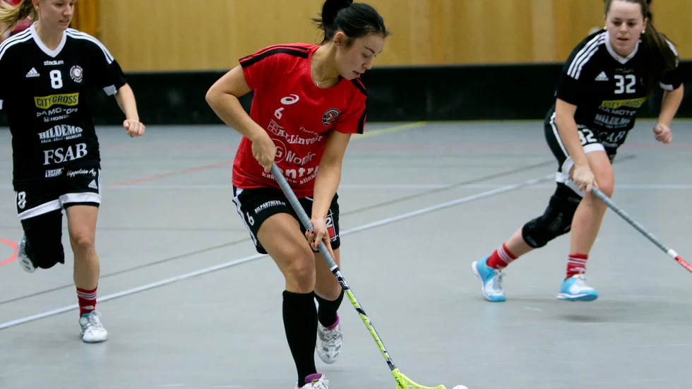 Elina Hiort af Ornäs spelade senast för Stenhagen i division 1 men har gjort en SM-final för Kais Mora. Nästa säsong spelar hon för IBF Linköping. 