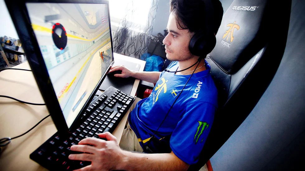 Eskilstunakillen Maikil "Golden" Selim och hans lag Fnatic är rankat som nummer ett i världen på CS:GO.