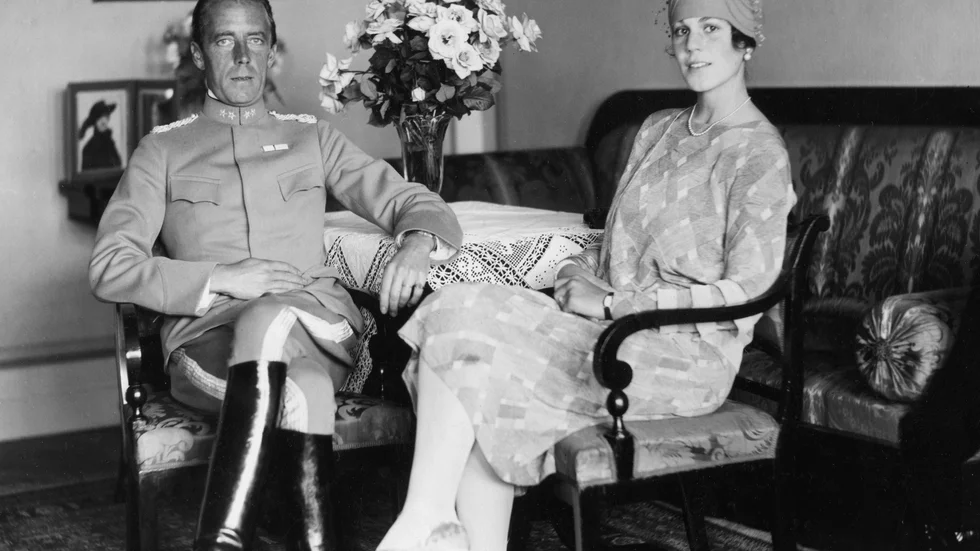 Föga anade ordföranden i Svenska Röda Korset, Folke Bernadotte (på bilden med hustrun Estelle) när han bjöd in till en internationell Röda Kors-konferens i Stockholm 1948, att det året därpå skulle leda till Genevekonventionens (GK) bildande.