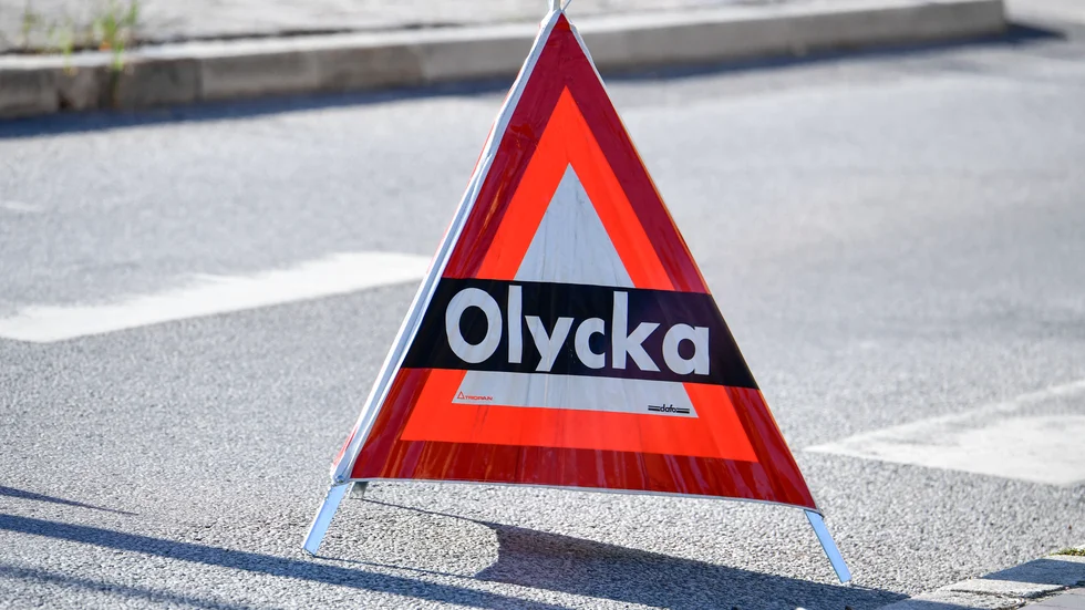 Nu har 79-åringen från Enköping fått böter enligt strafföreläggandet efter att ha smitit från en trafikolycka på Kungsgatan.
