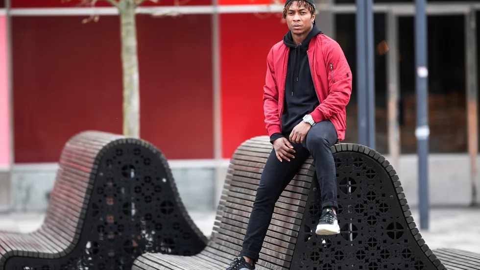Charles Edem Zokoto har spelat fotboll för tio klubbar utpridda över tre kontinenter. Nu spelar 22-åringen i Eskilstuna och svenska division 5.
