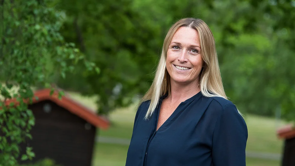Annika Källmark, personal- och marknadsansvarig på Västervik Resort, säger att de fortfarande söker sommarpersonal.