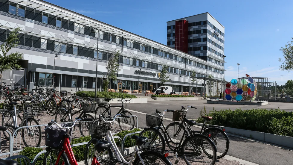 Kommunen tycker att Linköpingsborna ska ha det bästa och i lokaler som sätter oss på kartan. Då räcker visst medlen bara till för att ha saker på ett ställe, menar insändarskribenten.