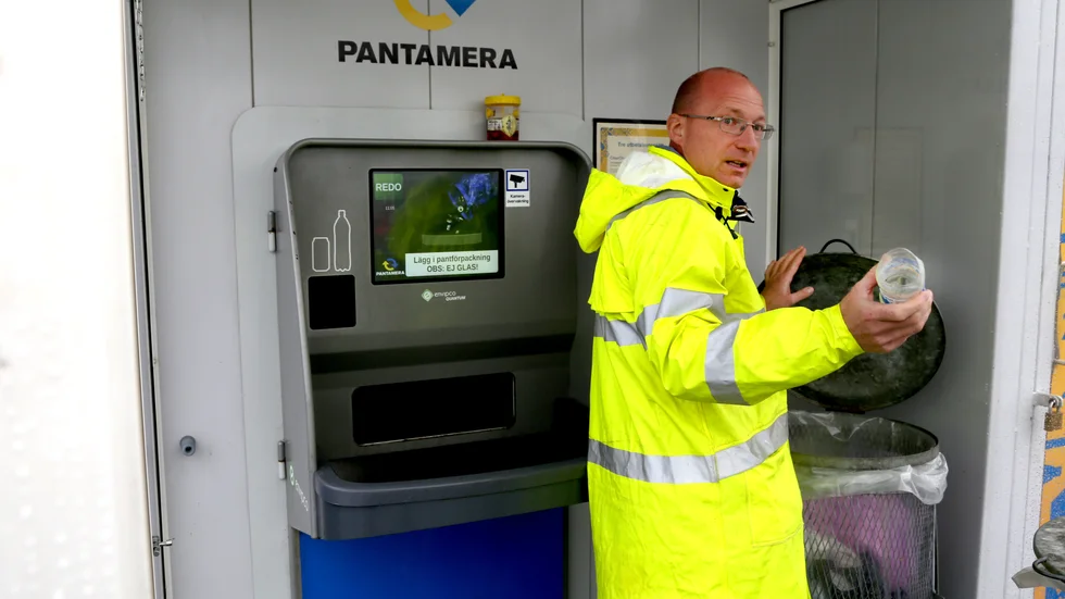 Claes Friberg på regionens avfallsavdelning ser helst att man besöker återvinningscentralerna på Gotland någon annan dag än i mellandagarna. Detta eftersom trycket är som högst då.