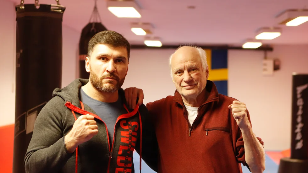 Samo Jangirov och hans tränare Krister Segerberg var inställda på att försvara mästarbältet i hemmagalan. Efter motståndarens avhopp väntar i stället en ännu tuffare uppgift för Österboxaren. 