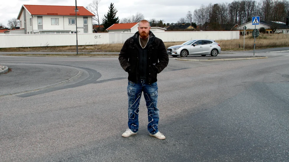 Det var just här som föraren av en mindre lastbil körde in i Stefan Cedervall som tror att han aldrig mer kommer att kunna jobba 100 procent. "Och motorcykeln fick skrotas."