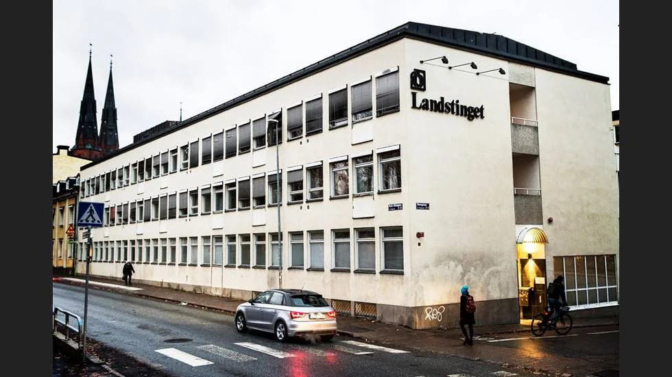 Region Uppsala kräver nästan 77 miljoner kronor i skadestånd av Tobin Properties för den avbrutna försäljningen av landstingshusen. 