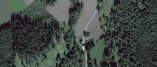 36-åring ny ägare till gård i Väderstad - 1 650 000 kronor blev priset