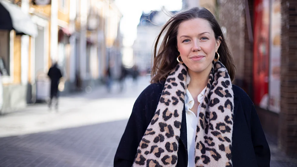 Paula Savina är ungdomstjejen som vill bli politiker i framtiden. Nu jobbar hon som en länk mellan Linköpings ungdomar och politiker.