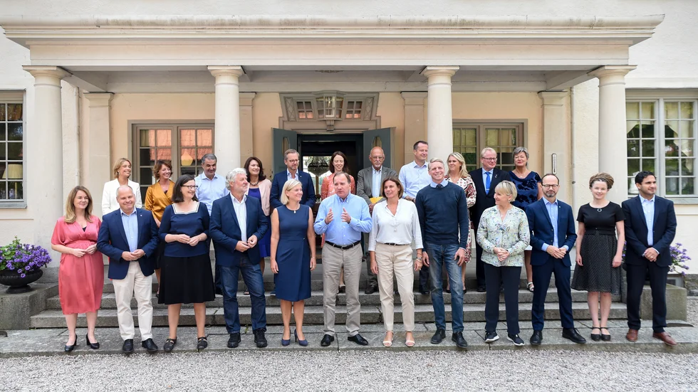Hela den jämmerliga regeringen.