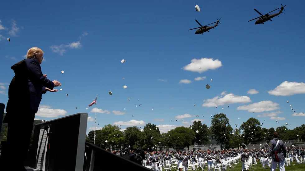 USA:s president Donald Trump höll tal till nyutexaminerade officerare vid arméhögskolan i West Point.