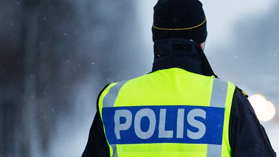 En bilförare fick motta böter för att ha vinglat omkring på E4 i en bil som var avställd och hade körförbud. (Arkivbild)