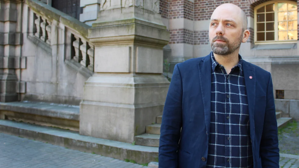 "På Ostlänkensträckan duger det faktiskt med snabbtåg
eftersom det är så pass nära till Stockholm och Linköping", säger Nicklas Lundström, gruppledare för Vänsterpartiet.
