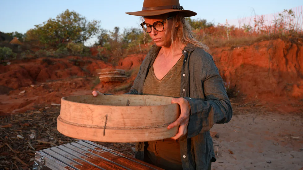 I succéserien "Bron" blev hon Saga Norén, länskrim Malmö med tv-tittare över hela världen. Nu är Sofia Helin aktuell i australiska  kiriminaldramat  "Mystery Road" på Tv4.