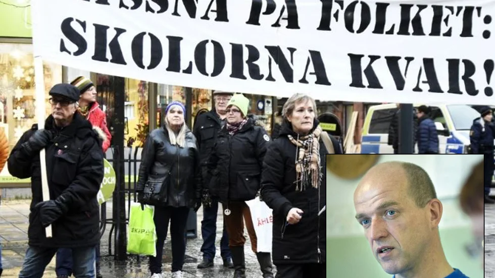 Bertil Bartholdson, Vänsterpartiets gruppledare i Luleå, beskyller S för att vara "grovt vilseledande" med sitt alternativ i den kommande folkomröstningen om skolan i Luleå.