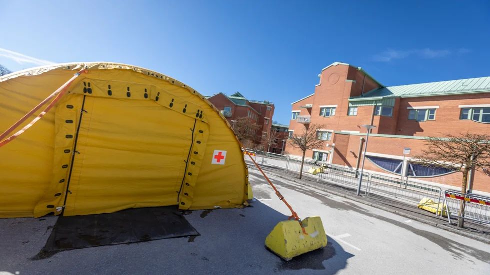 Att antalet bekräftade fall av covid-19 kan vara högre en dag behöver inte bero på att fler har blivit smittade just i anslutning till den dagen menar Magne Hovland. 