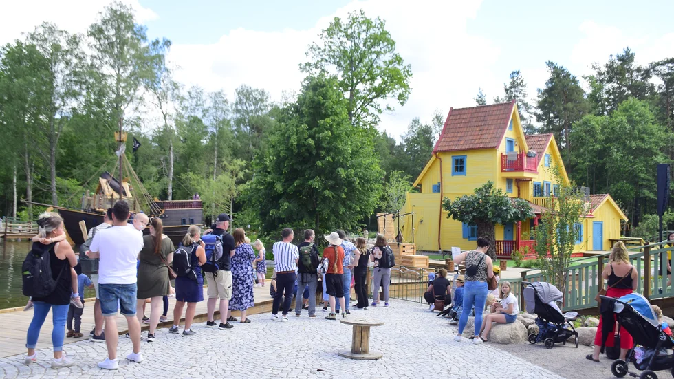 "Vi kommer att göra om köerna så att det blir tydligt vilka som kommer in och inte. Så att folk inte  blir besvikna i onödan." berättar Jocke Johansson. Här köar folk till Pippi-föreställningen.