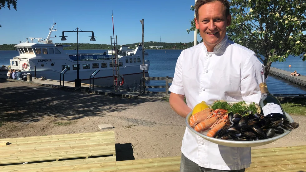Restaurangägaren Simon Laiti säger att nya uteserveringen öppnar upp för att umgås i Norra hamn i sommar.
