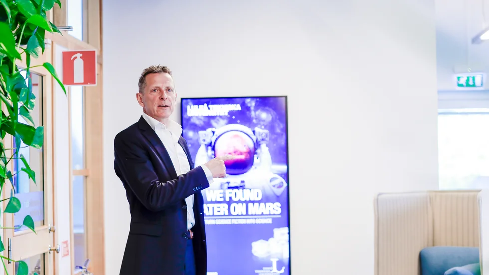 Annonskampanjen "We found water on Mars" rullar fortfarande på en bildskärm på marknadsavdelningen, där Pål Kastensson är chef.