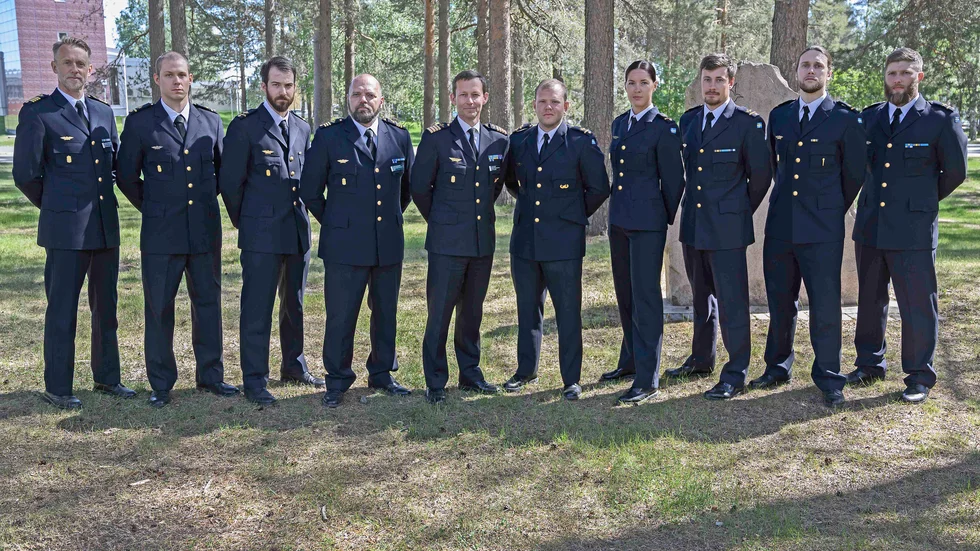 Befordrade specialistofficerare: Förbandsförvaltare Andreas Berglund, sergeant Jonas Igebjörk, sergeant Fredrik Andersson, förvaltare Jonas Blomberg, flottiljchef överste Claes Isoz, sergeant Johan Öström, sergeant Maria Åström, sergeant Måns Campalto-Holm, sergeant Christian Nielsen och sergeant Gustav Granberg.