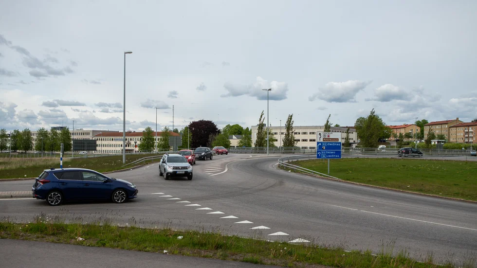 Korsningen mellan Vintergatan och Badstrandsvägen, alldeles intill McDonalds, i Motala kan bli rondell. 