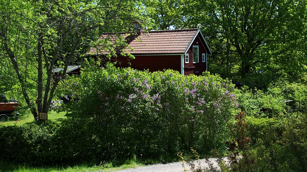 Lantmäteriet har en e-tjänst dit allmänheten kan vända sig för att påtala felaktiga fastighetsgränser eller felstavade gatunamn. Huset på bilden har ingenting med artikeln att göra.