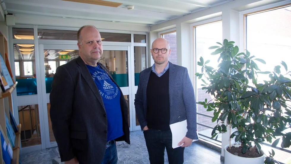 Stort underskott, men både socialnämndens ordförande S-G Pettersson och socialchefen Fredrik Sjömark anser att såväl verksamhet som resultat är på väg i rätt riktning. (Arkivbild)