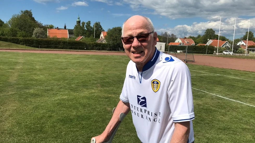 Nils Johansson bor bara ett stenkast från fotbollsarenan Kungsvalla i Vadstena. Det var 1965, i vänortsmatchen mot finska Nådendal, som han gjorde det allra första målet på planen. Med en vänsterkanon.